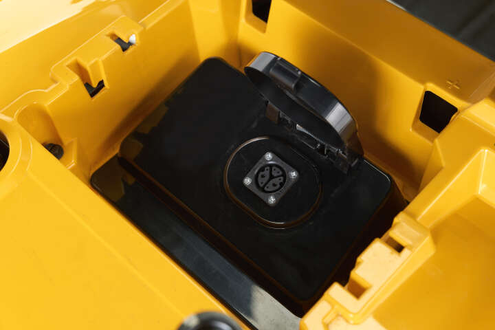 STIGA Akku-Rasentraktor Tornado 598e